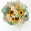 sunflower rose mixed bouquet details fresh china Close-up details showcasing the premium quality of fresh vibrant sunflower petals and soft champagne roses from a local China florist. Ensures product transparency.